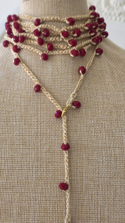 Collar de ganchillo con concha de ostión hecho a mano estilo boho mediterráneo
