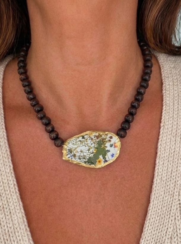 3. Collares artesanales con conchas de ostiones con decoupage