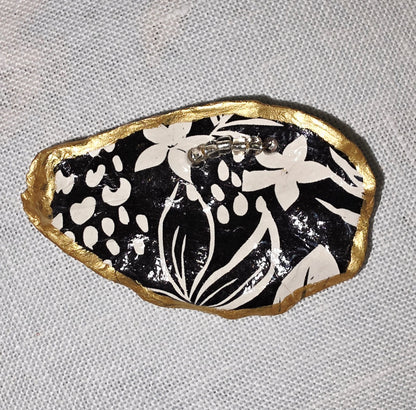 Broches artesanales con conchas de ostiones con decoupage