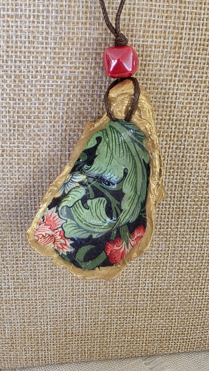 Colgantes de cordón con conchas de ostiones