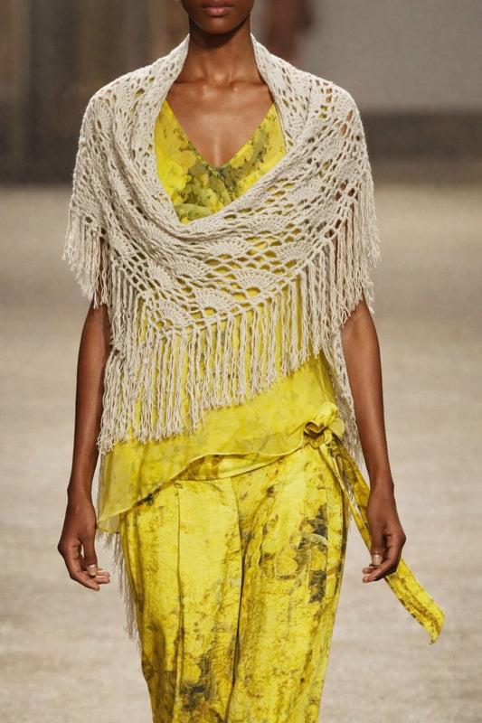 Chal de ganchillo en lana con flecos