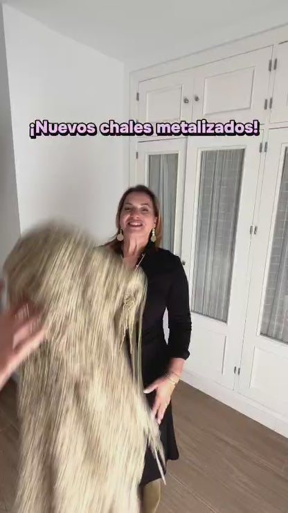 Chal de ganchillo con hilo metalizado